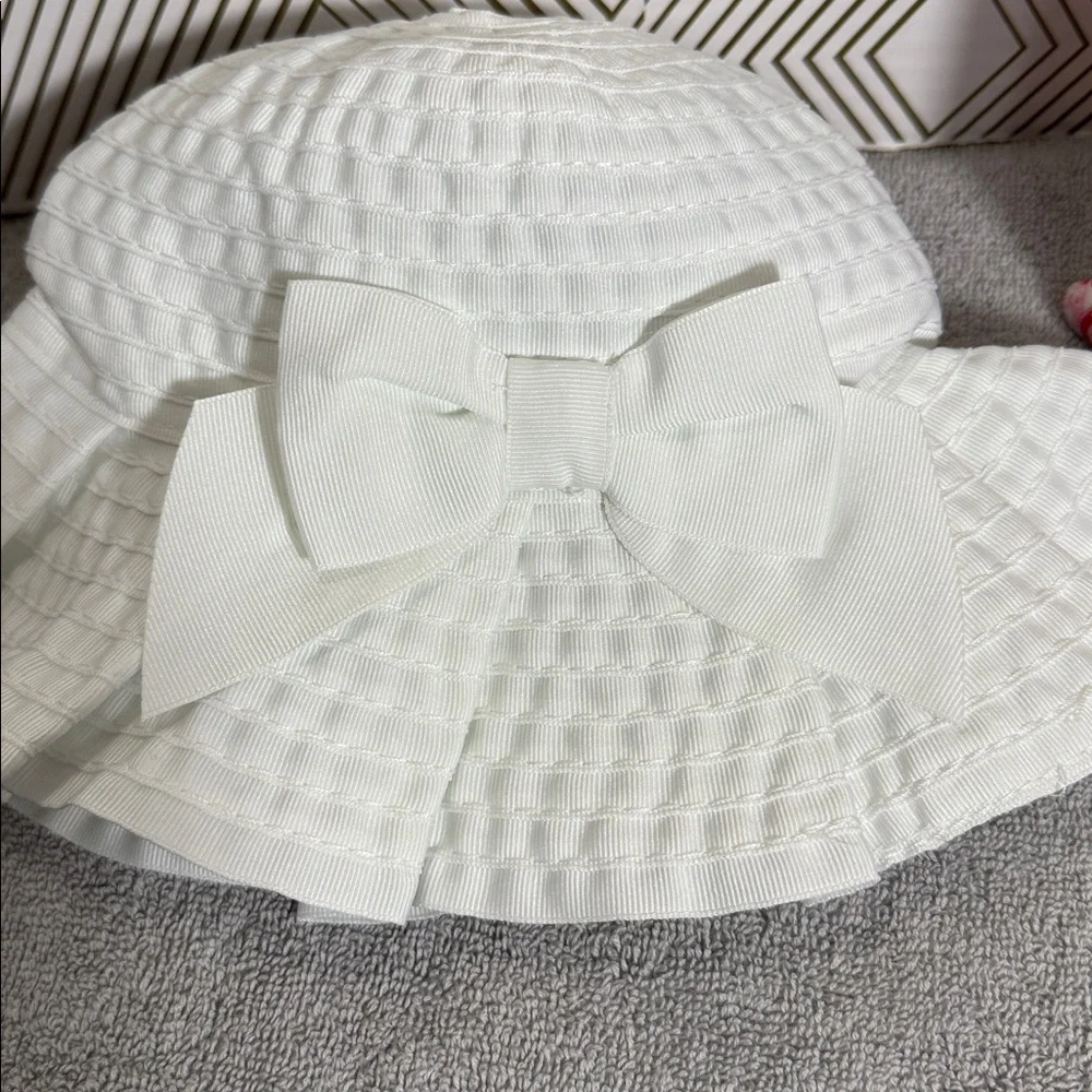 Janie and Jack hat NWT White bucket Hat with bow and‎ pleats and elephant rattle
